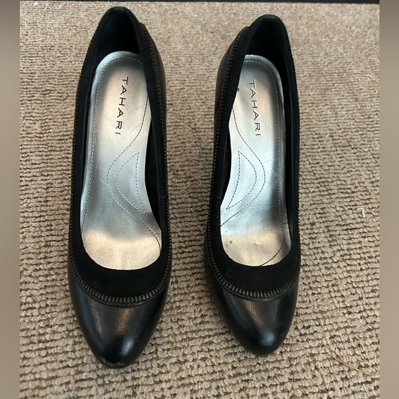 Tahari pumps size 6 - Picture 2 of 2